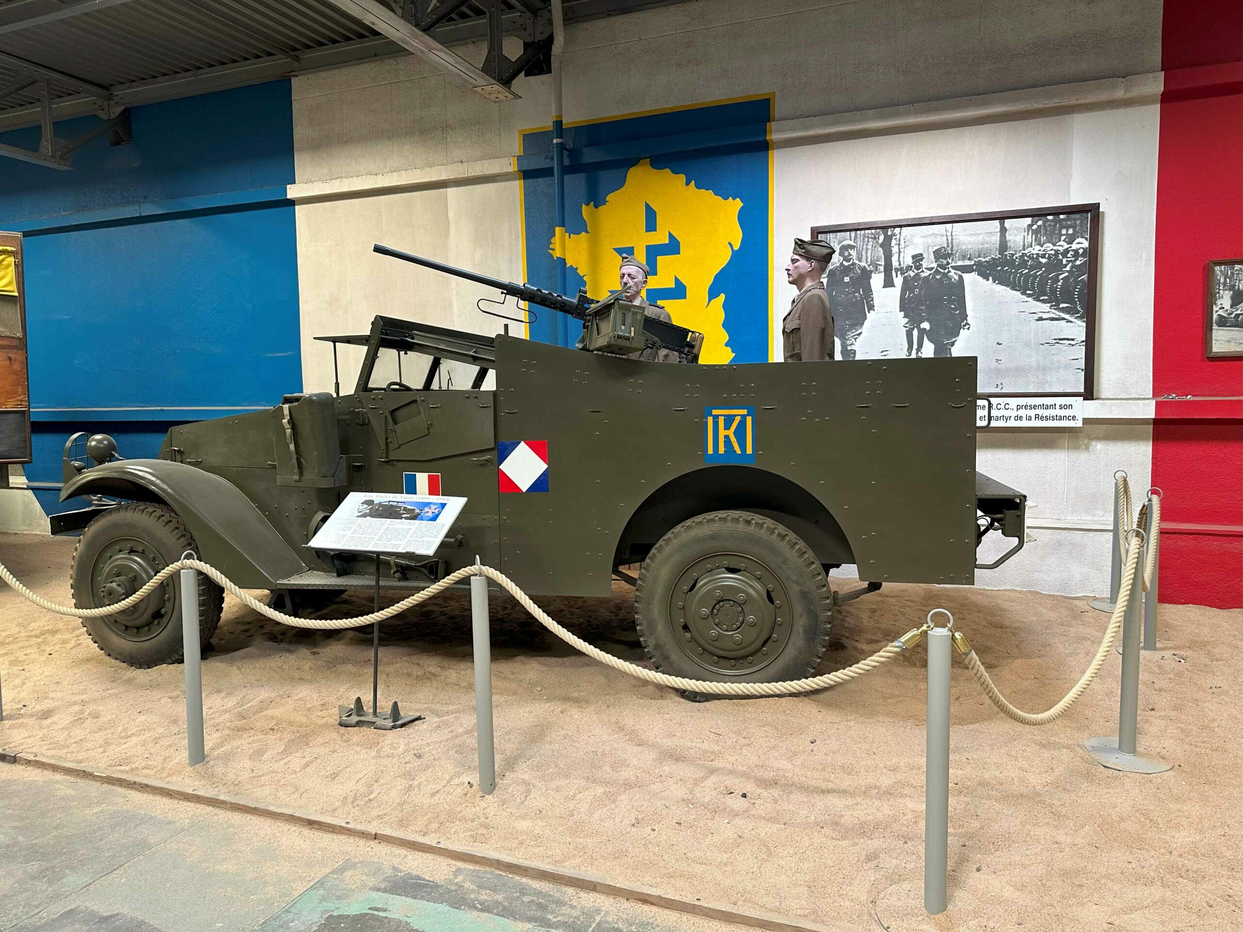 allé des grands homme Scout Car